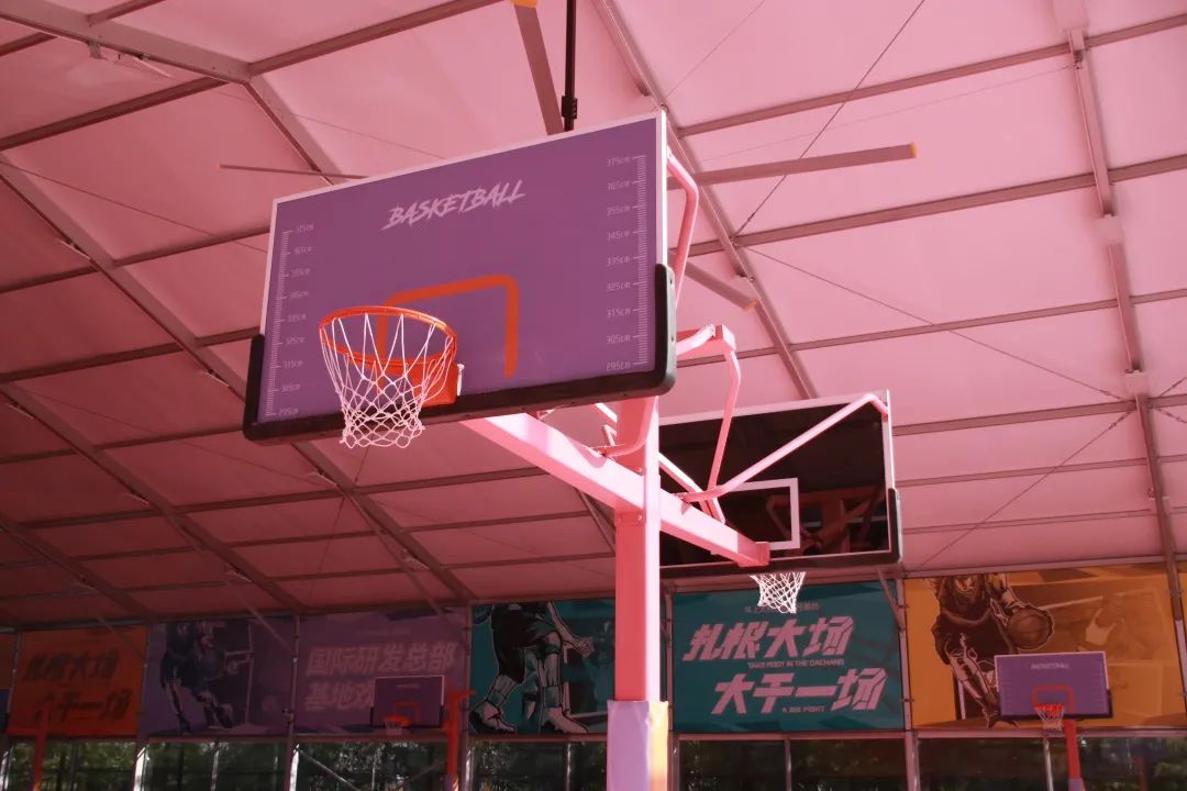 优化营商环境大场这个颜值满分的粉色篮球场我粉了